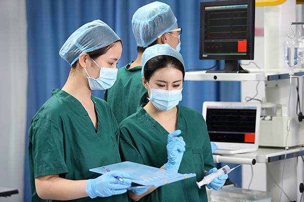 Nurses reviewing medications before surgery